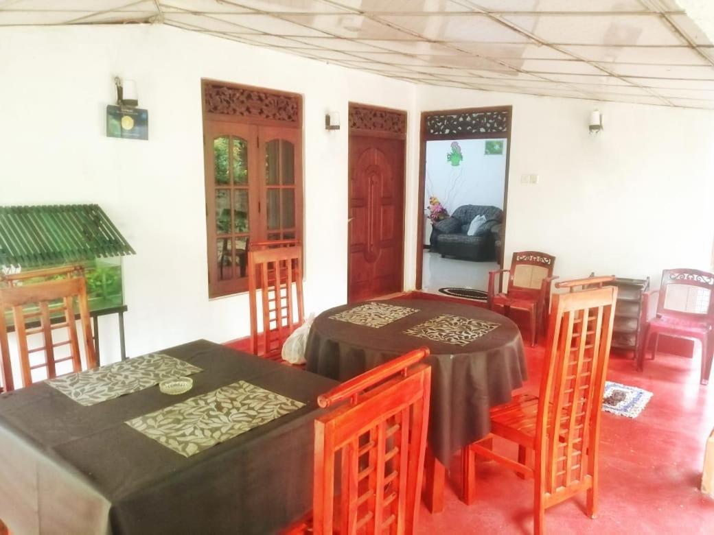 Senith Guest House Mirissa Exterior photo