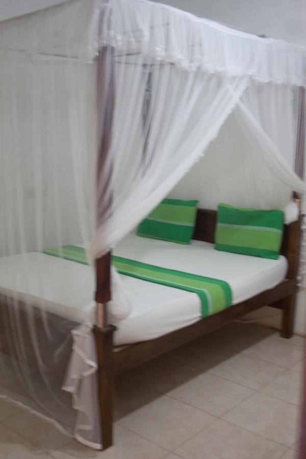 Senith Guest House Mirissa Exterior photo